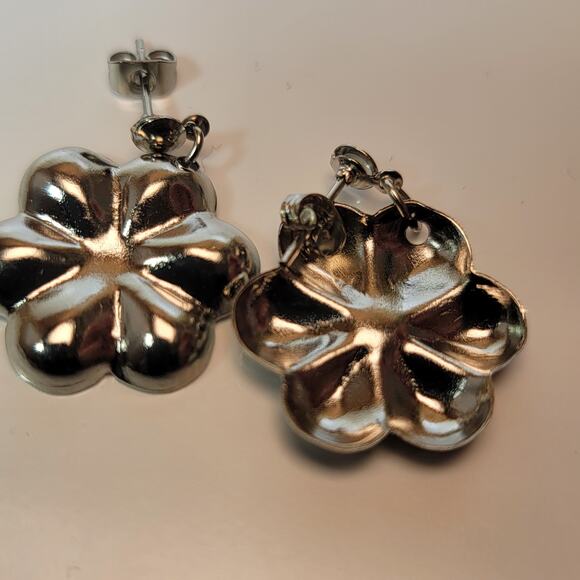Vintage Silver Flower Earrings with Shiny Finish and Stud Backing, Bold Design - Picture 4 of 10